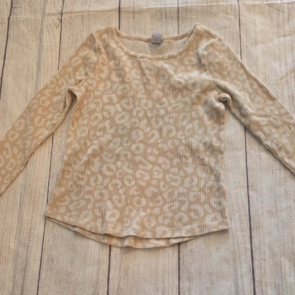 Old Navy Cream Leopard Print Long Sleeve Tee